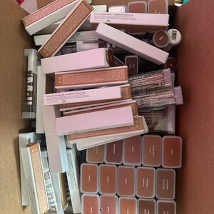83PC MILK MAKEUP FOUNDATION & CONCEALERS